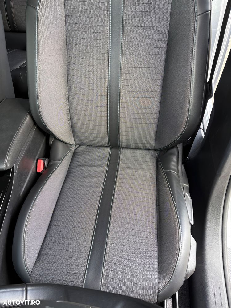 Peugeot 208 e-208 Allure - 9