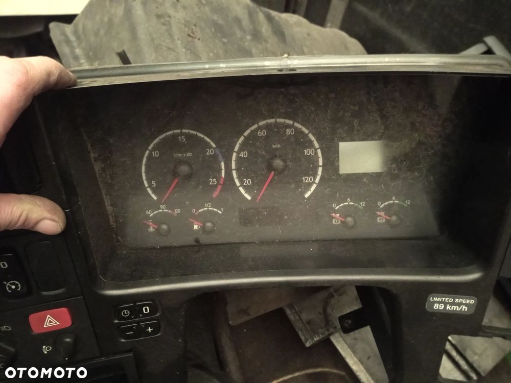 SCANIA R  LICZNIK ZEGARY 1763551 - 1