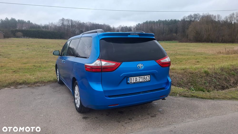Toyota Sienna 3.5 XLE AWD - 5