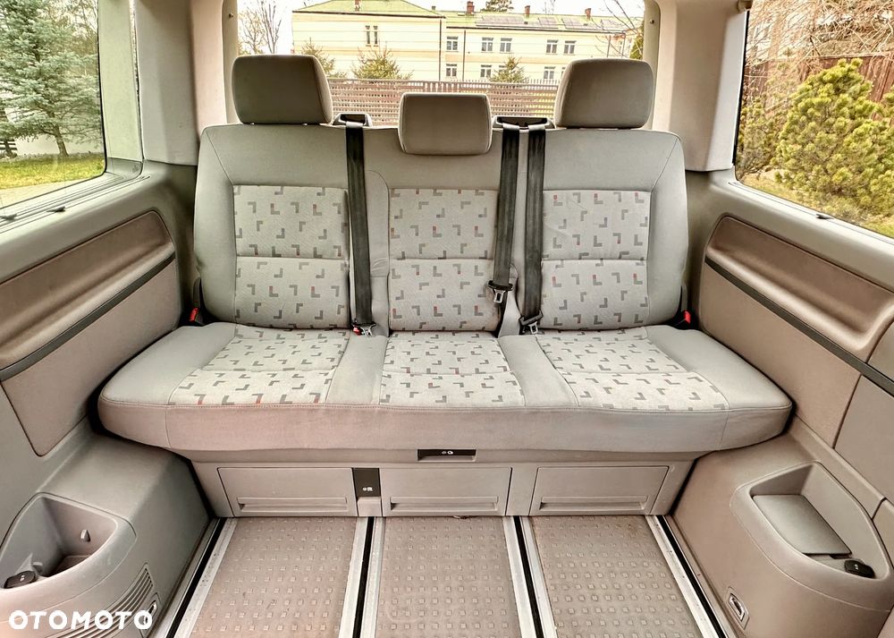 Volkswagen Multivan - 25