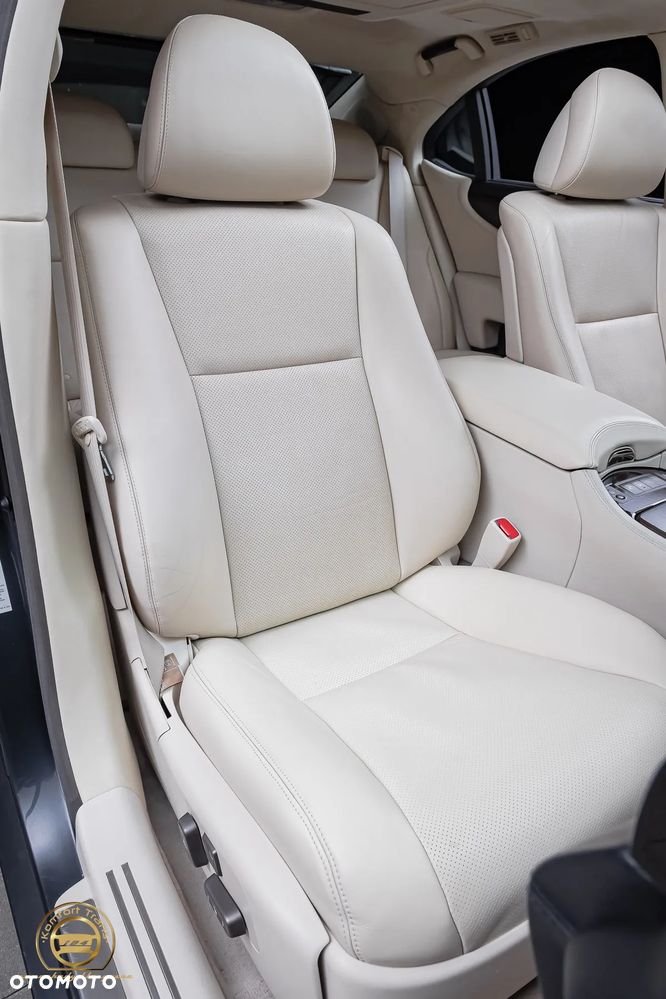 Lexus LS - 21