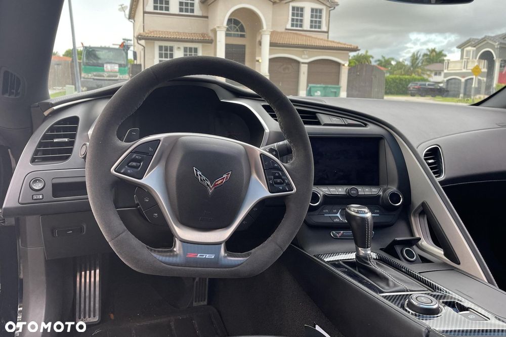 Chevrolet Corvette - 21