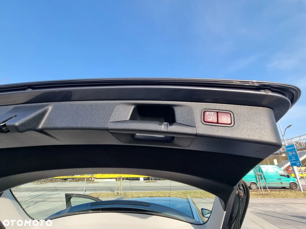 Mercedes-Benz Klasa E 220 d 4-Matic Business Edition 9G-TRONIC - 13