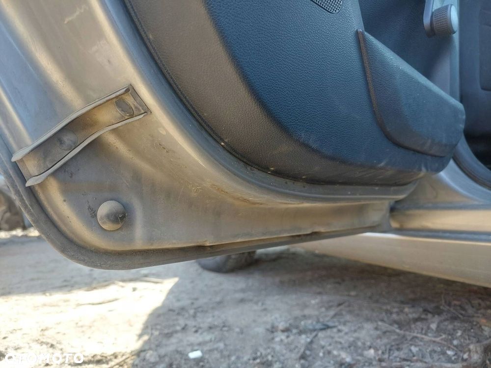 DRZWI KOMPLETNE LEWY TYŁ SKODA FABIA II KOMBI 9202 - 5