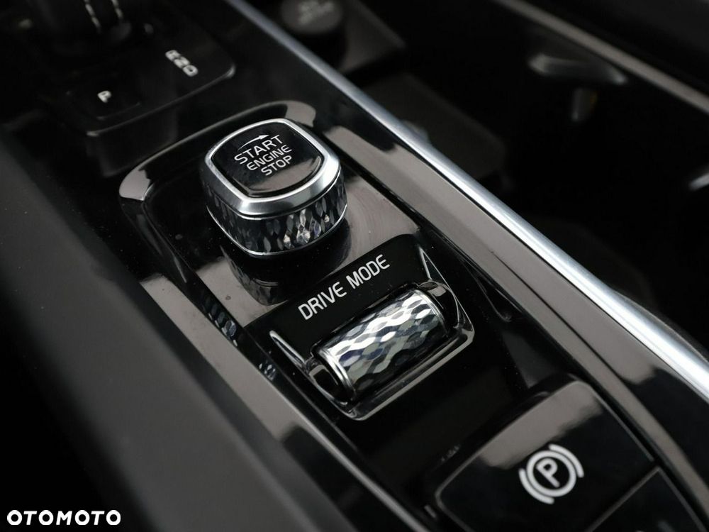 Volvo XC 60 T8 AWD Recharge Geartronic RDesign - 34