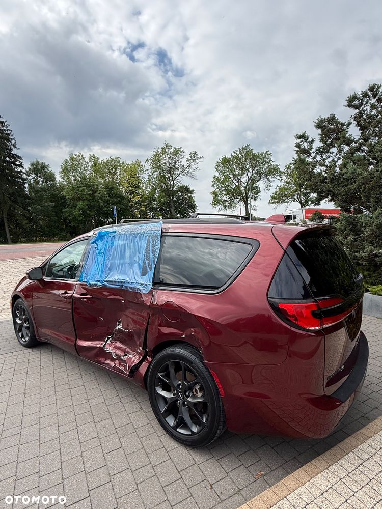 Chrysler Pacifica - 8