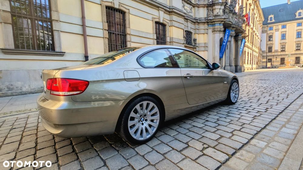 BMW Seria 3 320i - 12