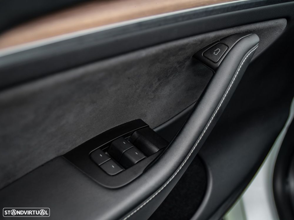Tesla Model Y Performance Tração Integral - 34