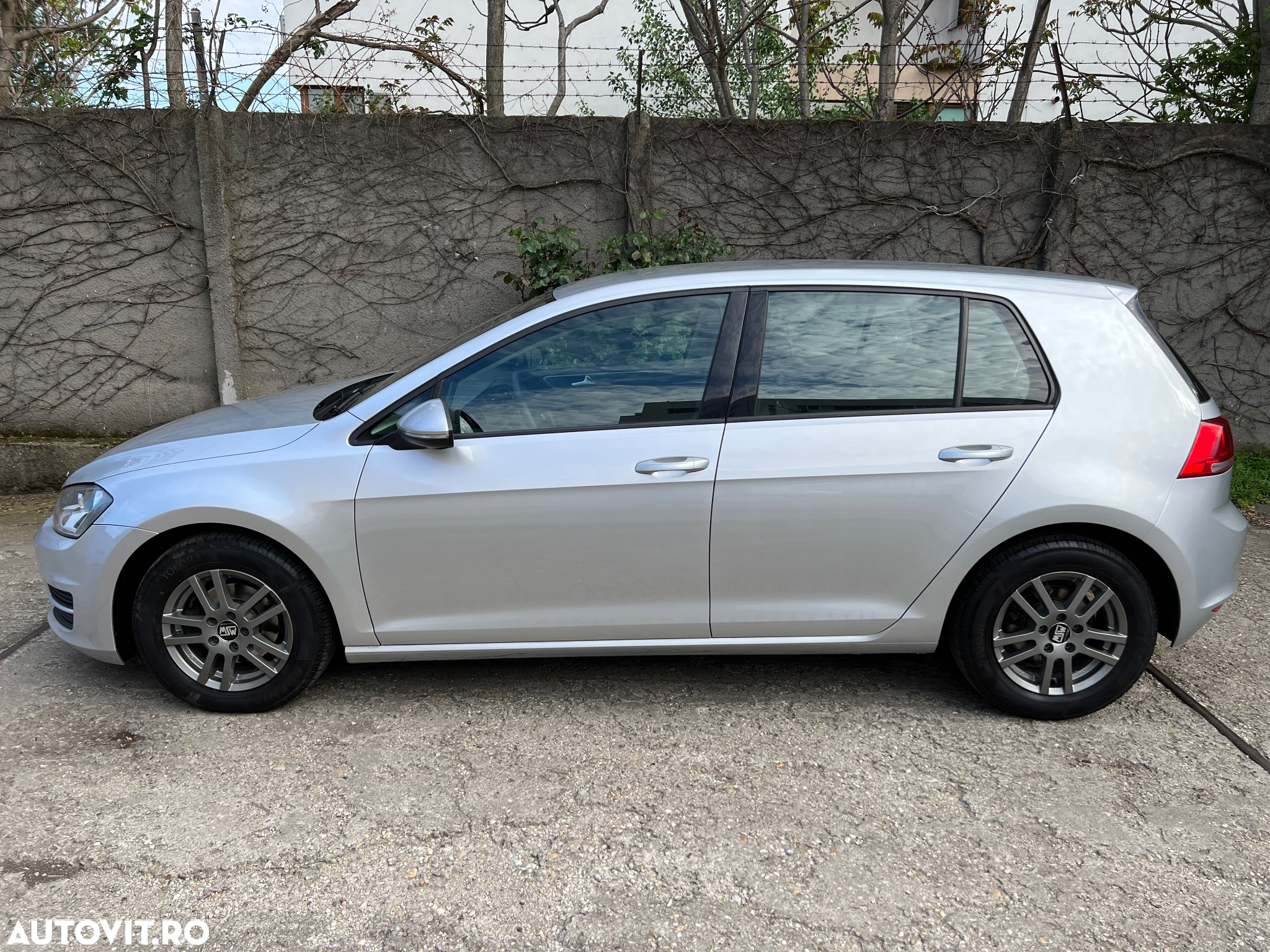 Volkswagen Golf 1.6 TDI BMT Comfortline - 3