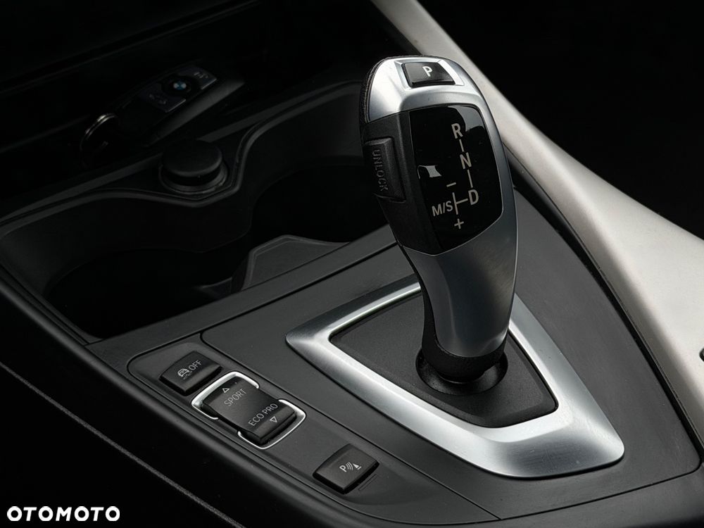 BMW Seria 1 118d - 24