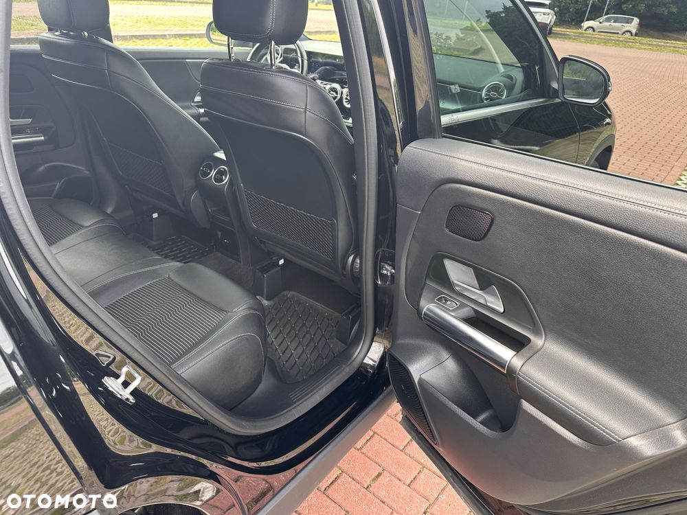 Mercedes-Benz GLA 200 d 4-Matic - 12