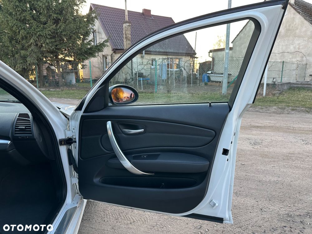 BMW Seria 1 123d DPF Edition Sport - 23