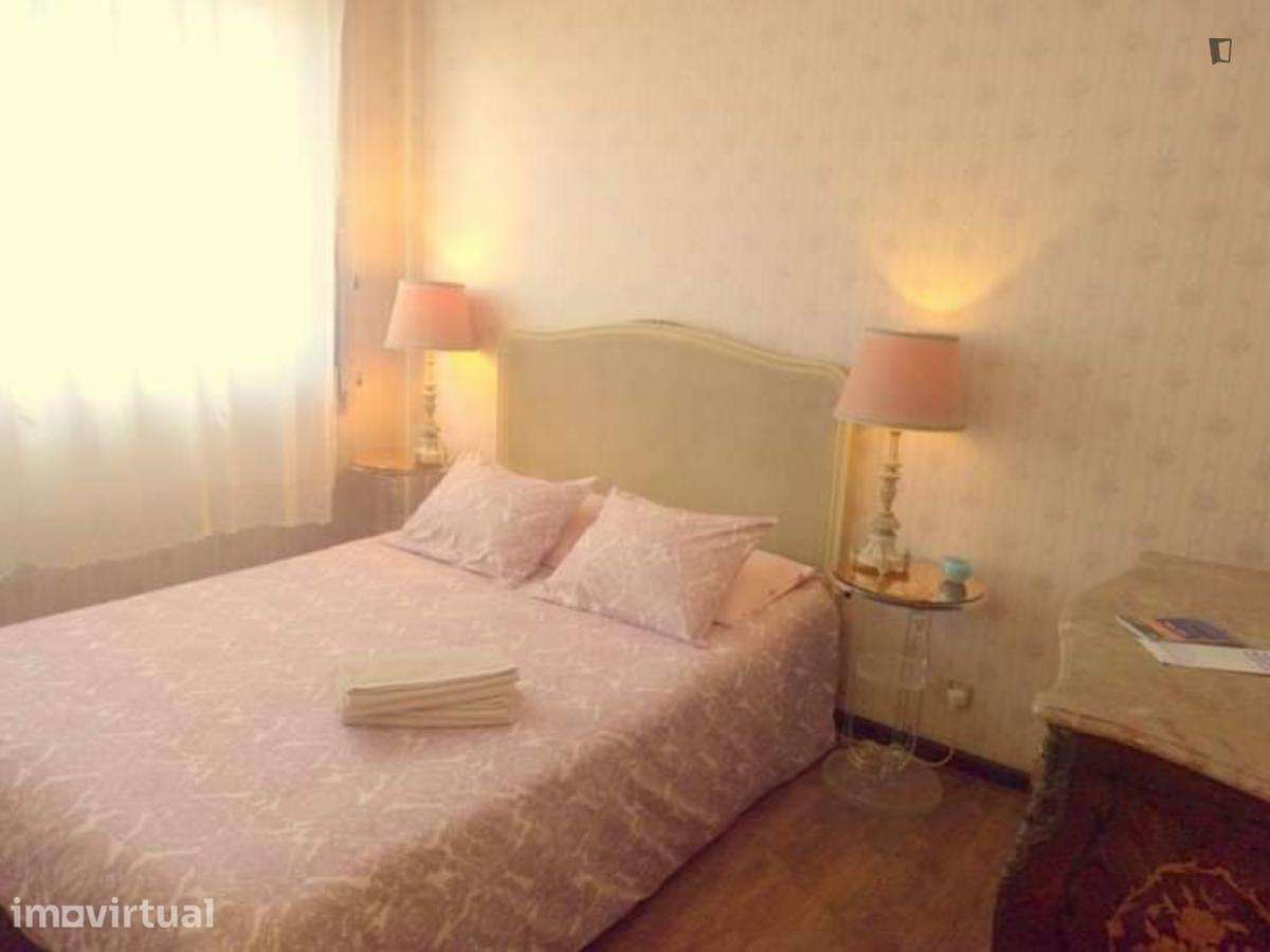 Quarto - localizado em Santo Ildefonso Porto - Grande imagem: 3/18