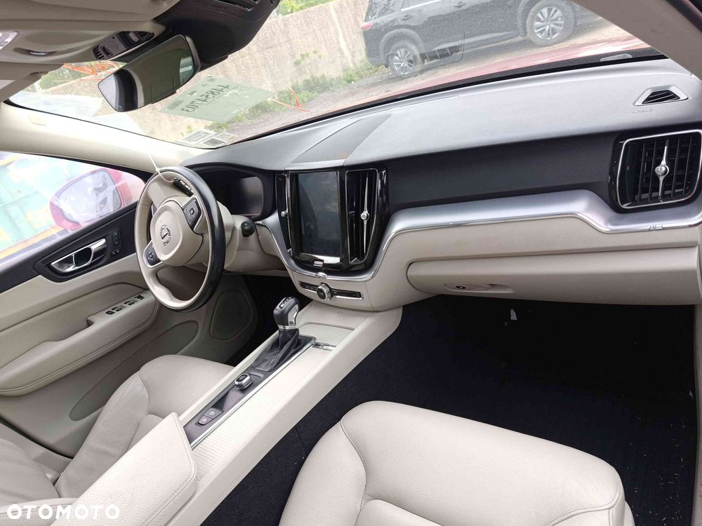 Volvo XC 60 T5 AWD Geartronic Momentum - 27