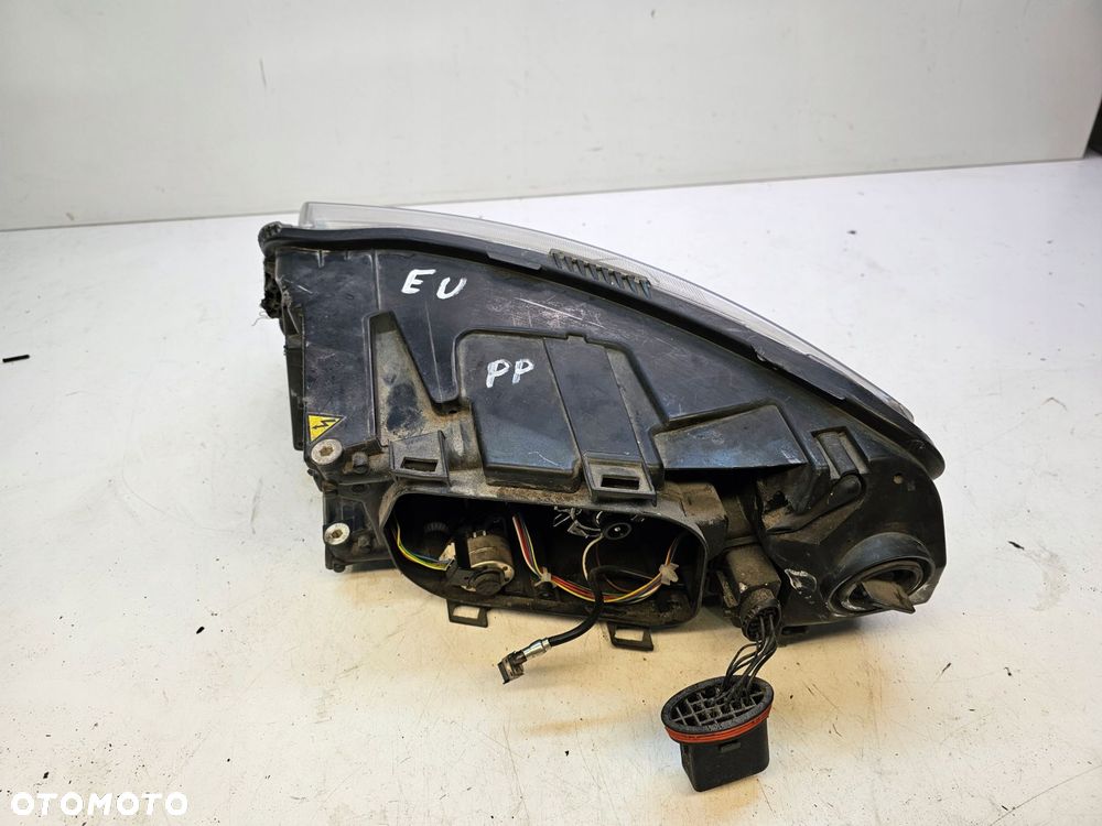 REFLEKTOR PRAWY AUDI A6 C6 4F0941004AK XENON EU - 12