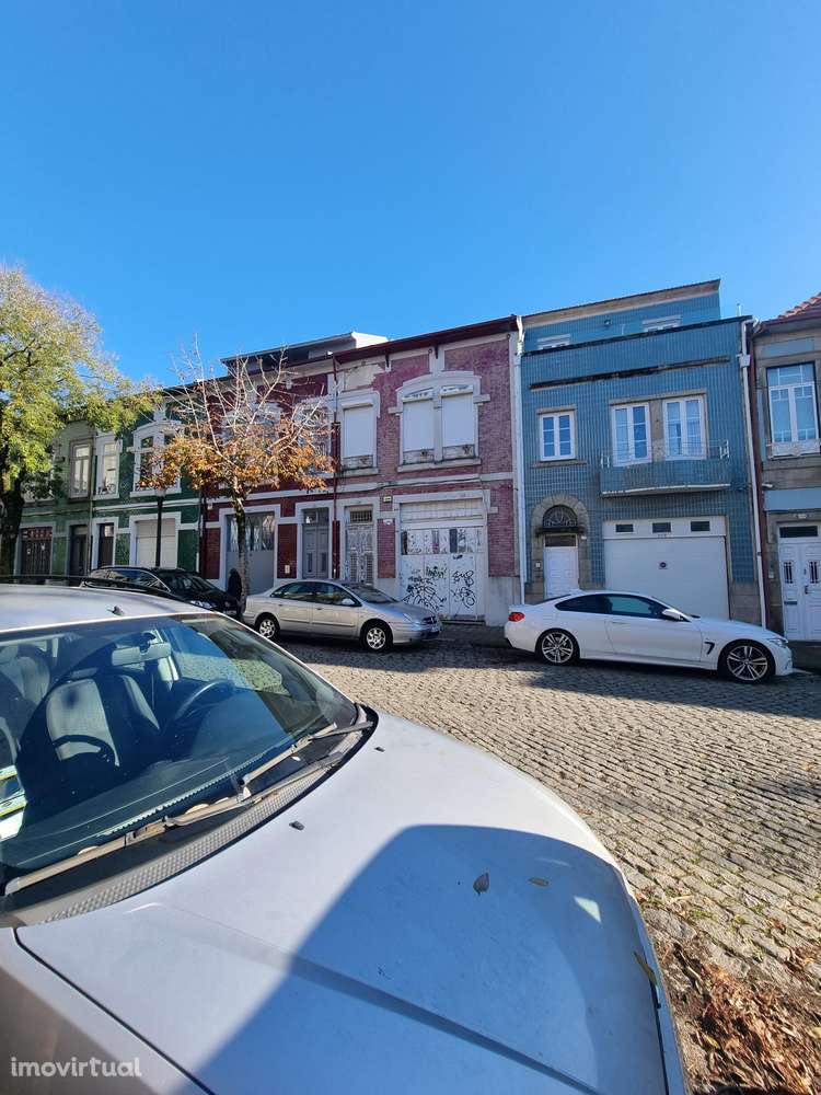REF2010 - MORADIA C/Garagem e Jardim - Rua Duque Saldanha, Porto - Grande imagem: 2/15