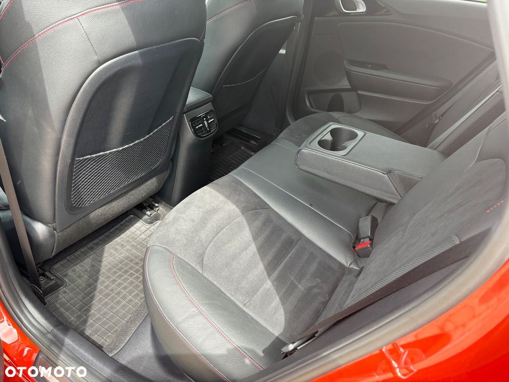 Kia Ceed 1.6 T-GDI GT DCT - 24