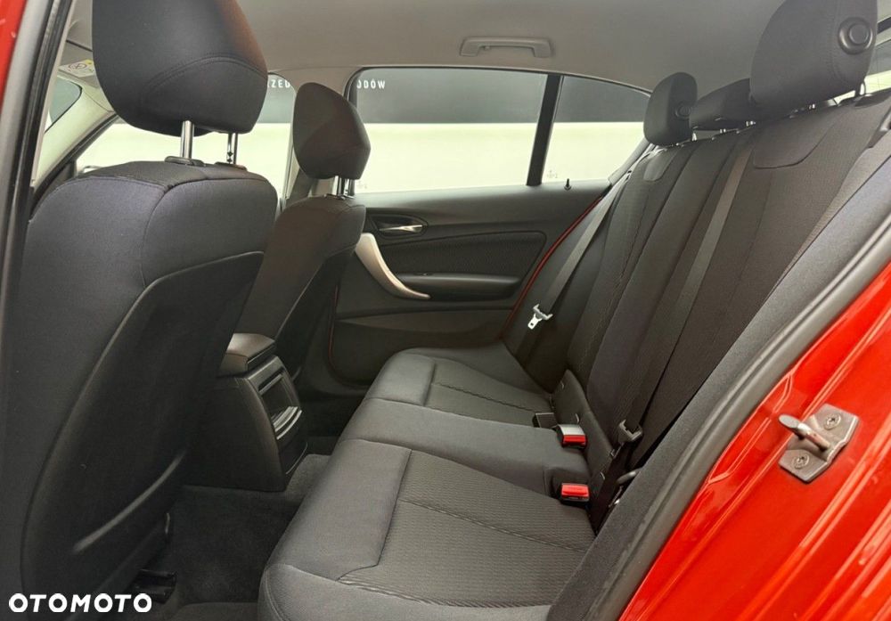 BMW Seria 1 116i - 25