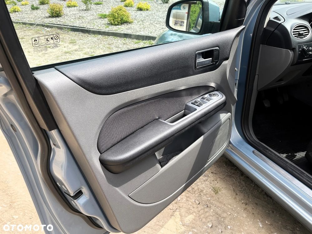 Ford Focus 1.8 Titanium - 20