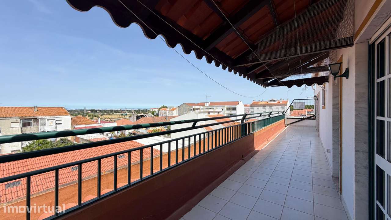 Apartamento T3 com Espaçosa Varanda e Excelente Localização no Pinhal - Grande imagem: 5/31