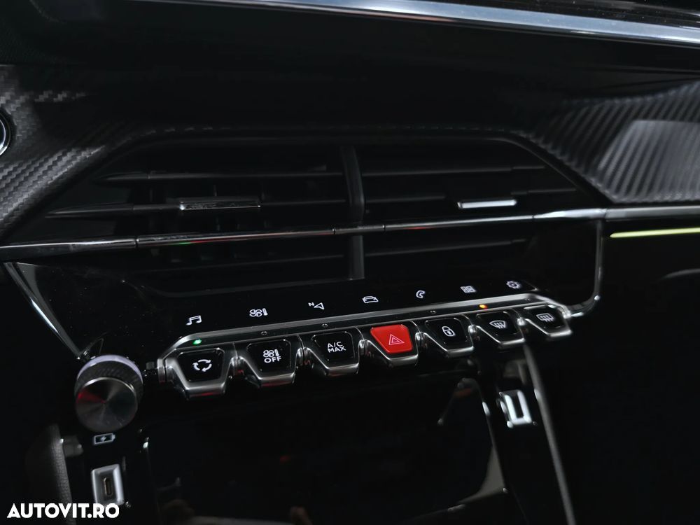 Peugeot 2008 PureTech 130 EAT8 GT - 20
