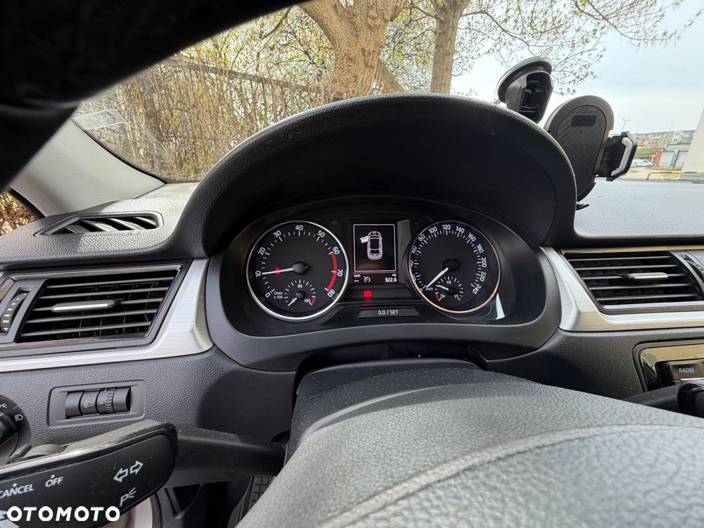 Skoda RAPID 1.2 TSI Edition - 4