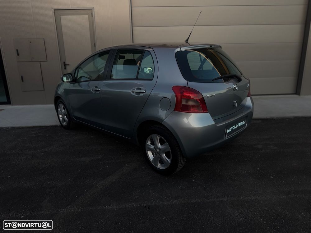 Toyota Yaris 1.3 VVT-i Sol AC+VSC - 4