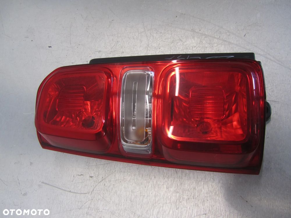 Opel Vivaro C 19r->lampa lewy tył - 1