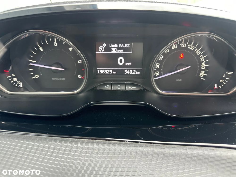 Peugeot 2008 1.6 BlueHDi Allure - 15