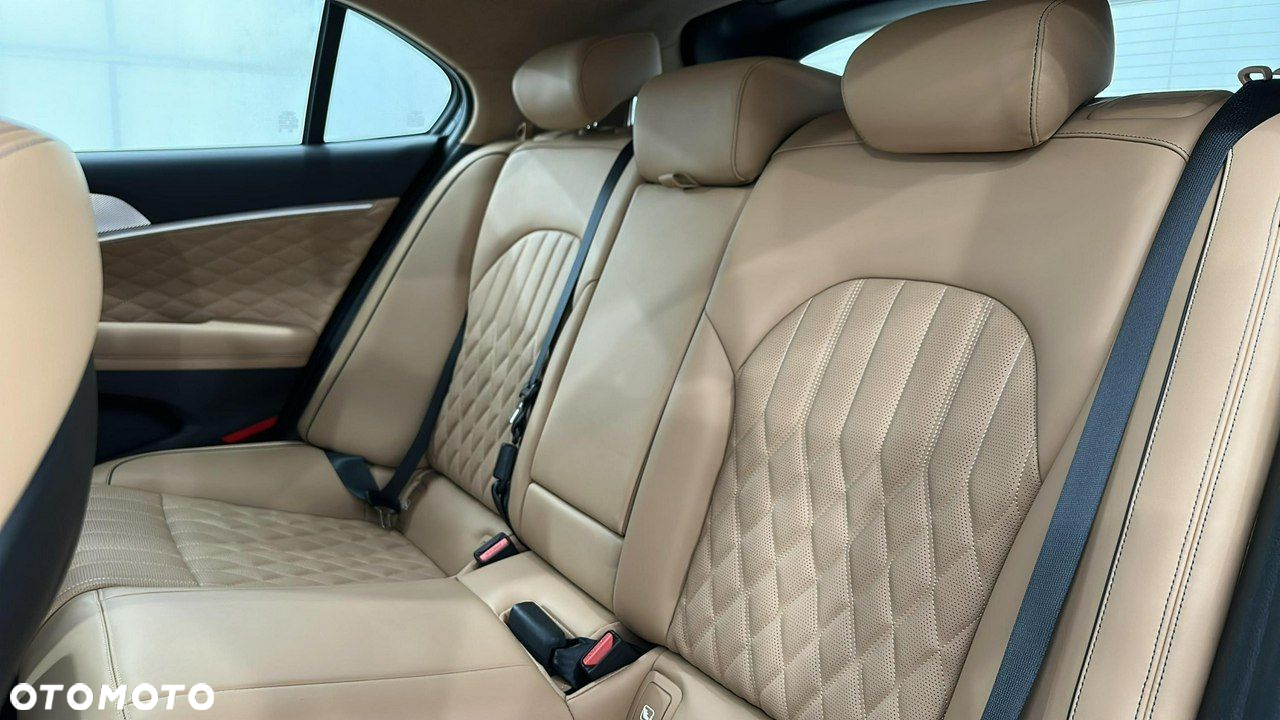 Genesis G70 - 12