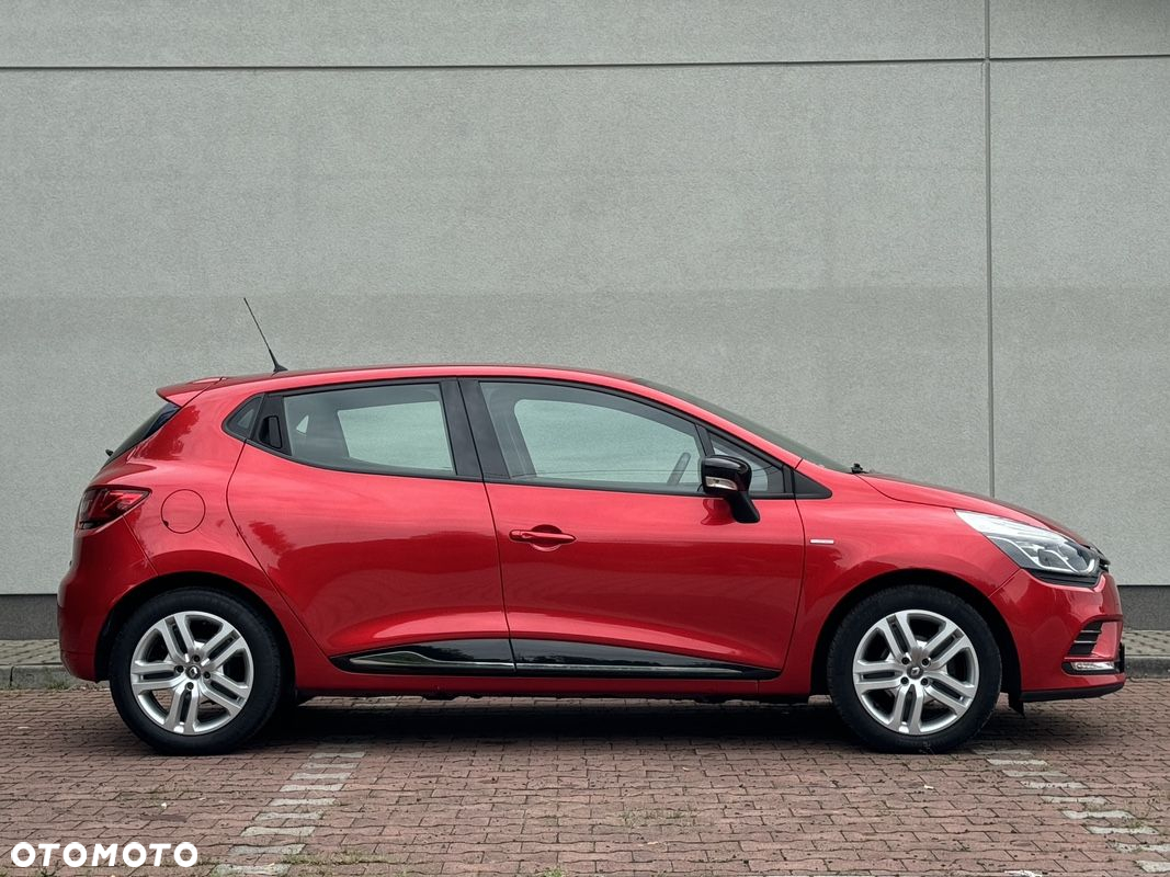 Renault Clio 1.2 16V 75 LIMITED - 10