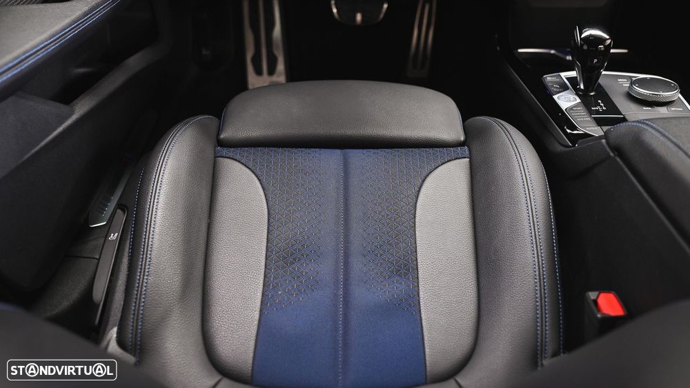 BMW 116 d Pack Desportivo M Auto - 32