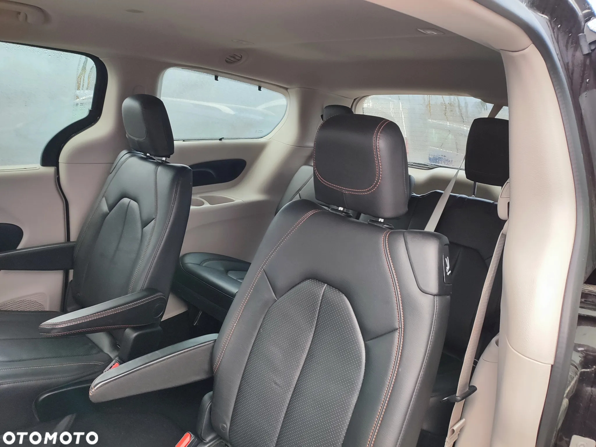 Chrysler Pacifica - 24