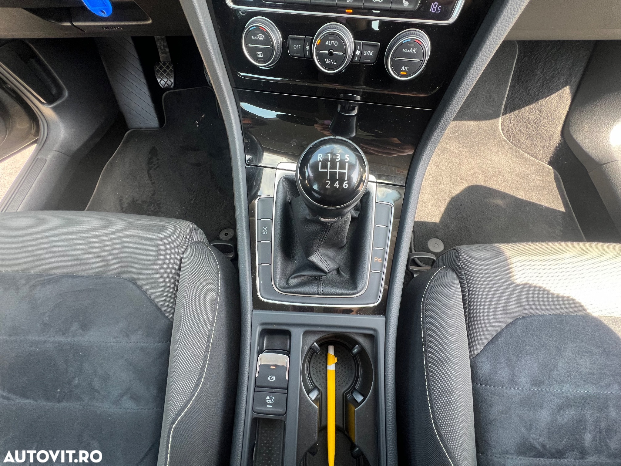 Volkswagen Golf 2.0 BlueTDI Comfortline - 14