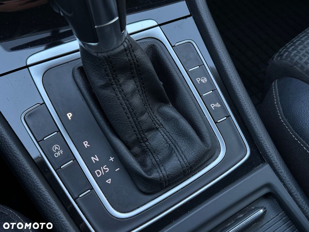 Volkswagen Golf 2.0 BlueTDI DSG Highline - 34