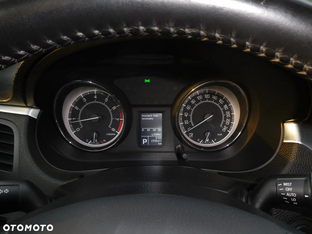 Suzuki Kizashi 2.4 Sport 4WD CVT - 12