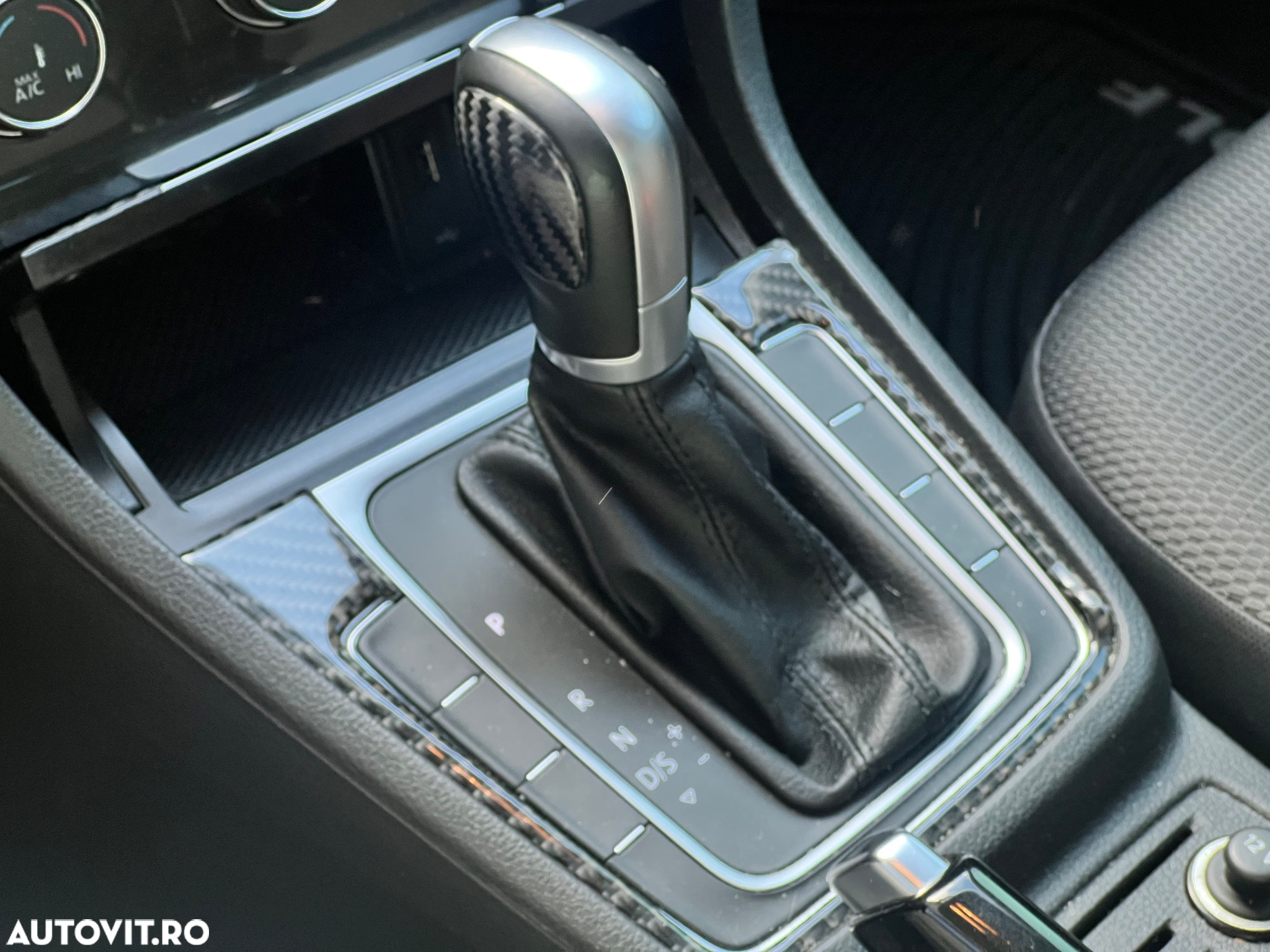 Volkswagen Golf - 22