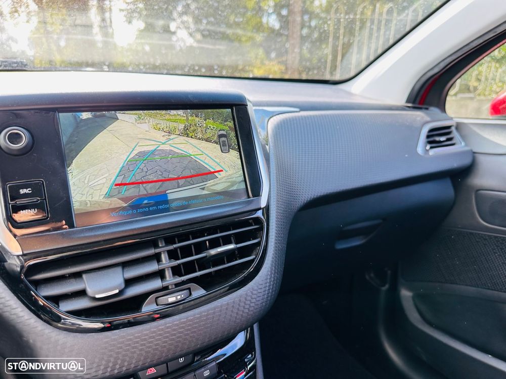 Peugeot 2008 1.2 PureTech Signature - 24