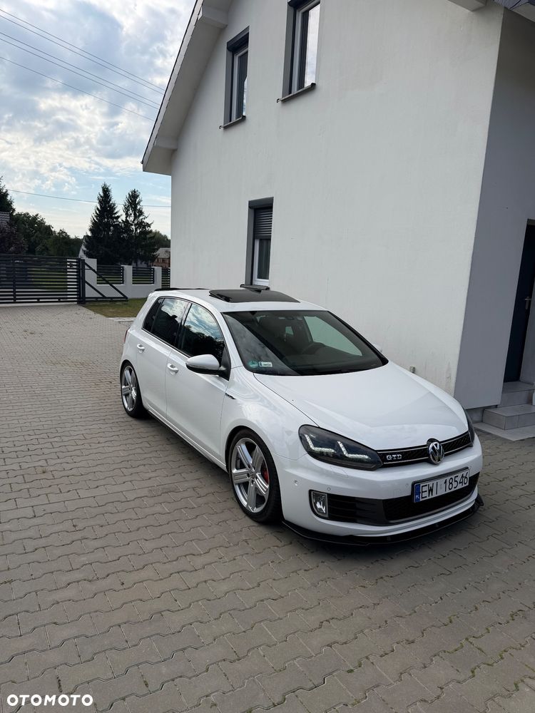 Volkswagen Golf - 2