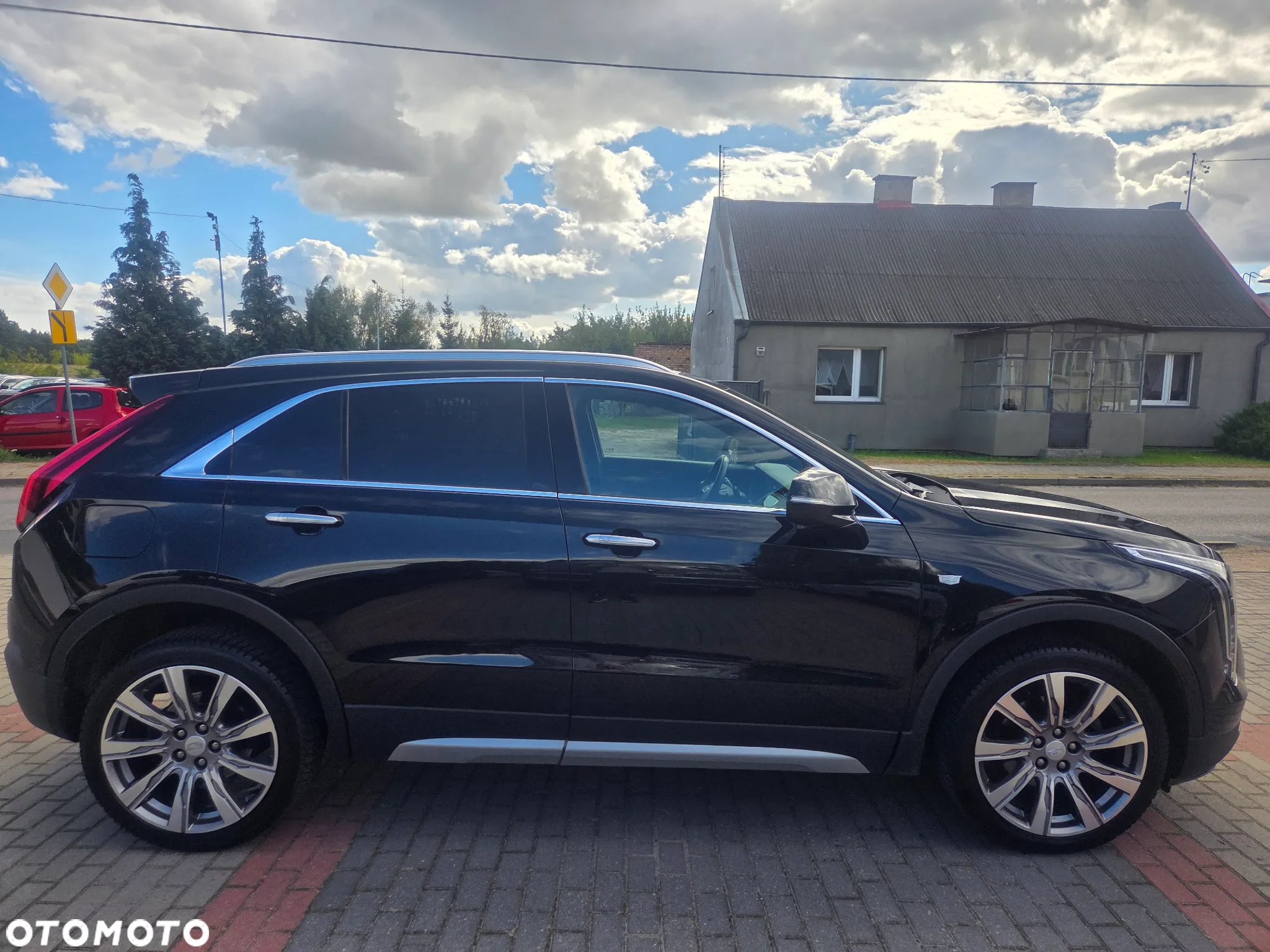 Cadillac XT4 350T AWD Premium Luxury - 4
