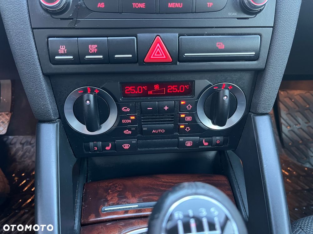 Audi A3 Sportback 2.0 TDI DPF Quattro Ambiente - 17