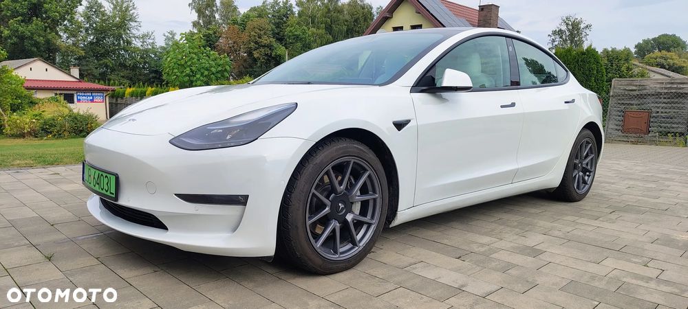 Tesla Model 3 - 10