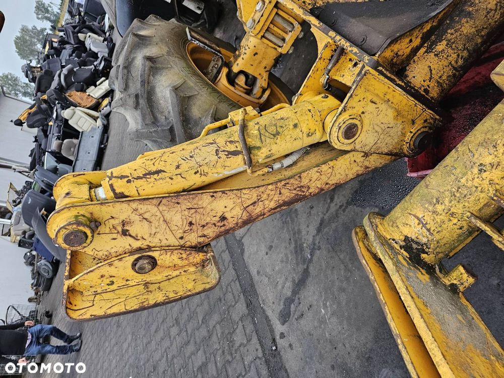 SIŁOWNIK HYDRAULICZNY JCB 535-125 ŁAPY PRAWY - 1