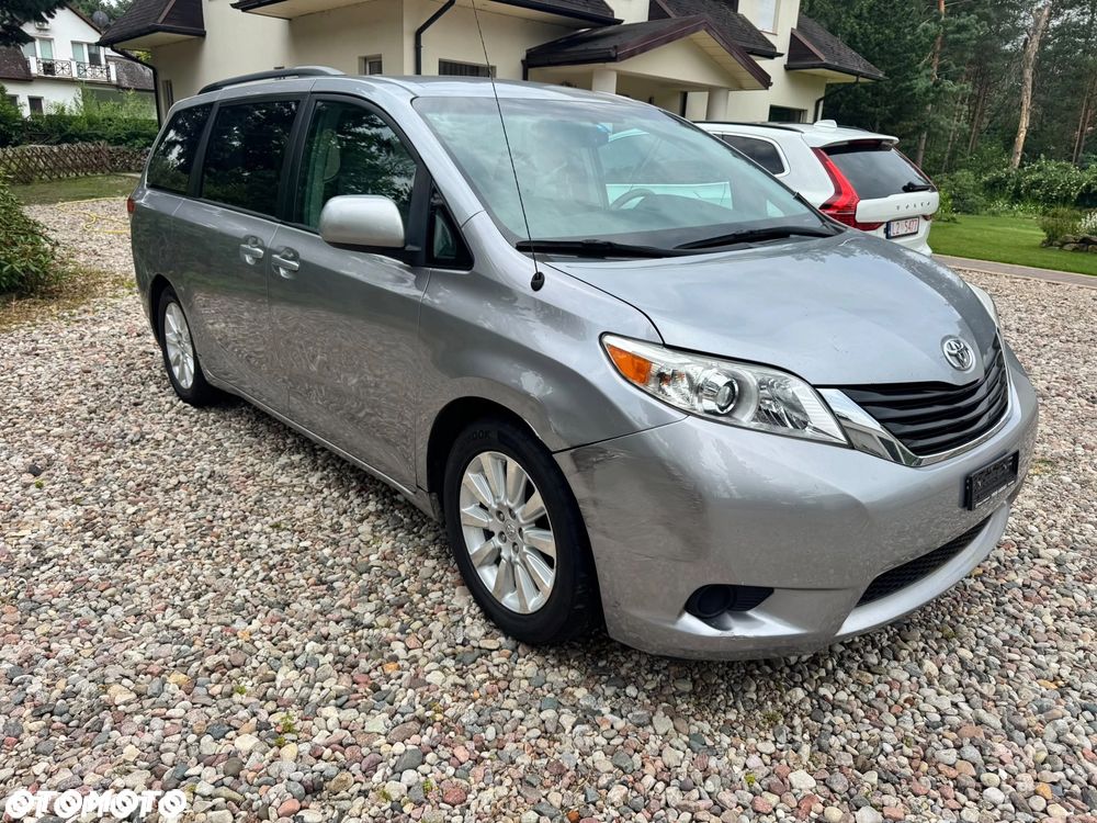 Toyota Sienna 3.5 LE AWD - 2