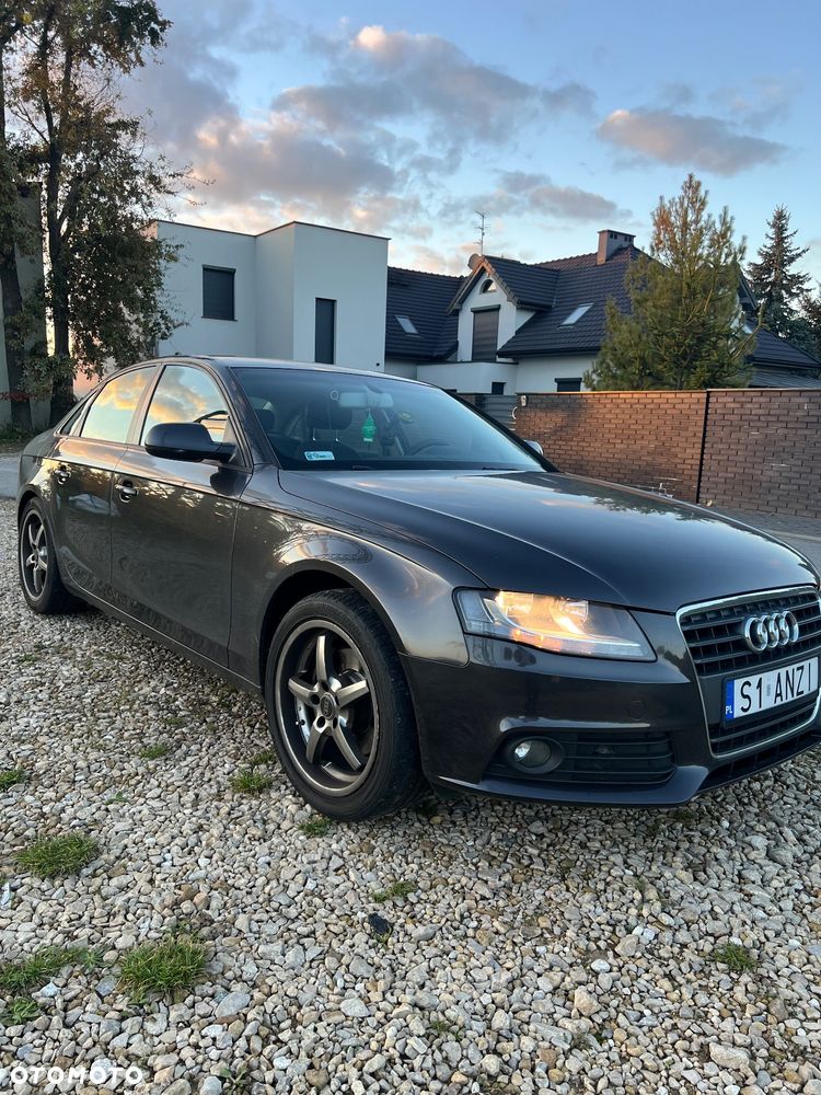 Audi A4 Limousine - 1