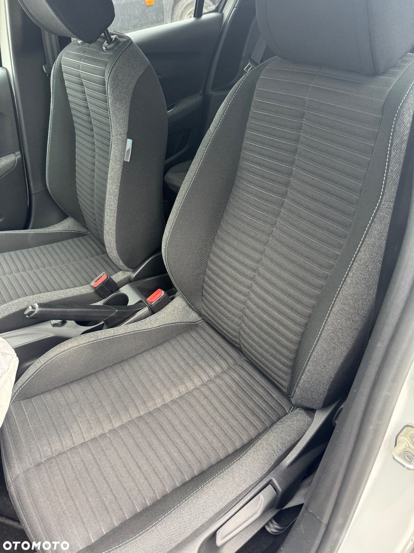 Peugeot 208 - 24
