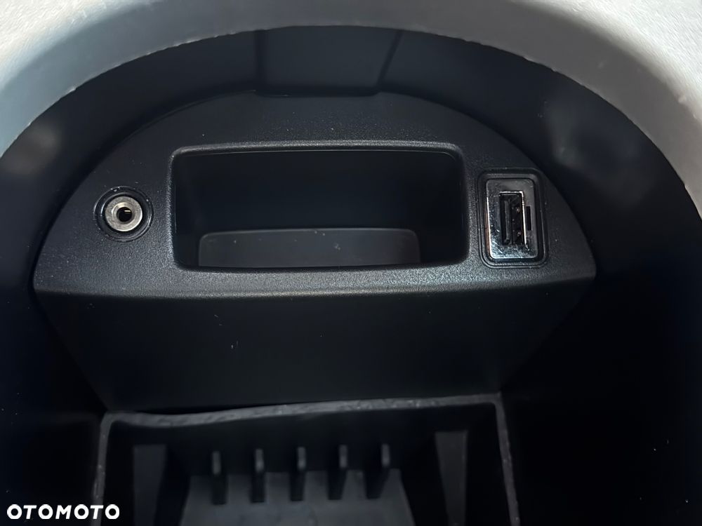 Ford Kuga 2.5 4x4 Titanium - 26