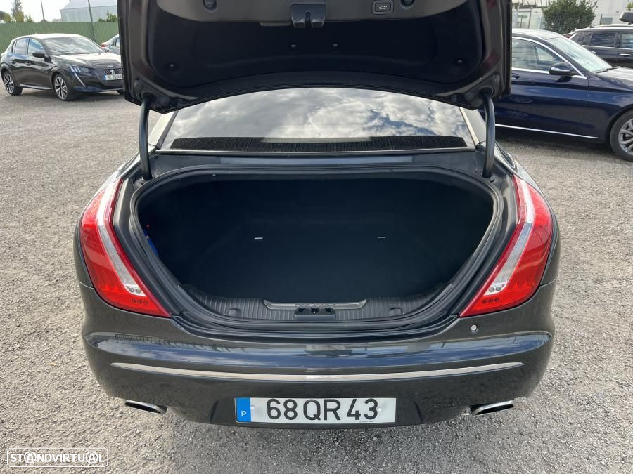 Jaguar XJ 3.0 D V6 Premium Luxury - 11