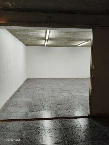 Garagem Box 28m2 Mem Martins - Grande imagem: 3/5
