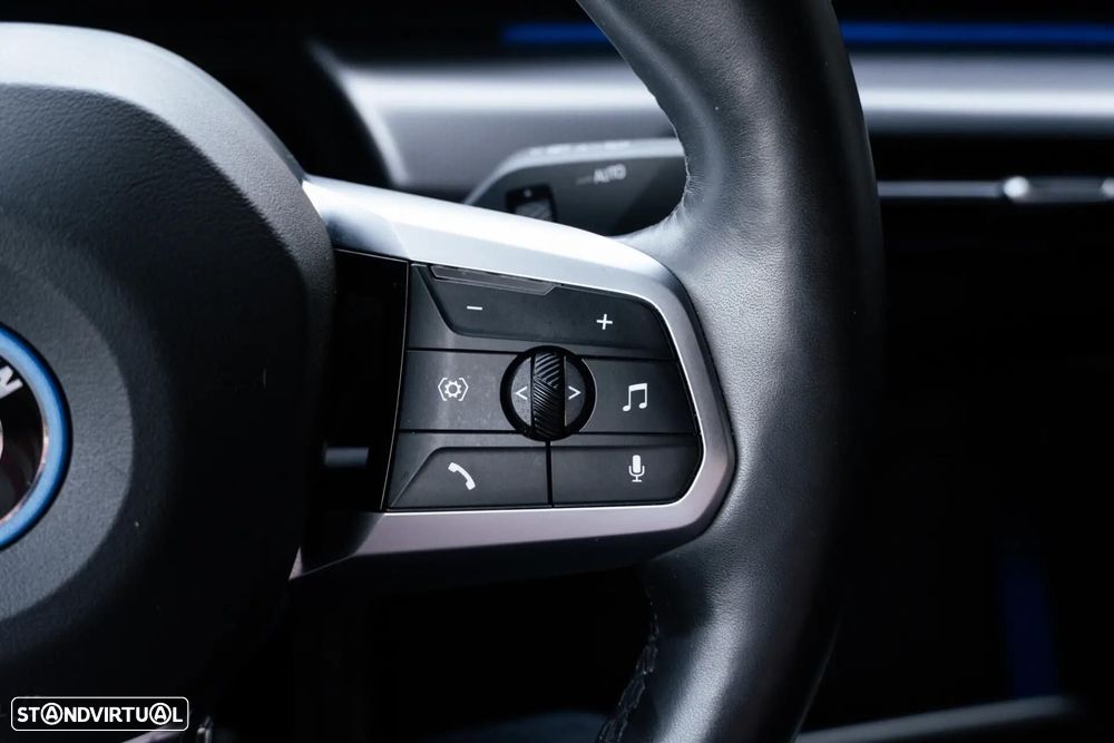 BMW iX2 eDrive20 Pack Desportivo M Pro - 38